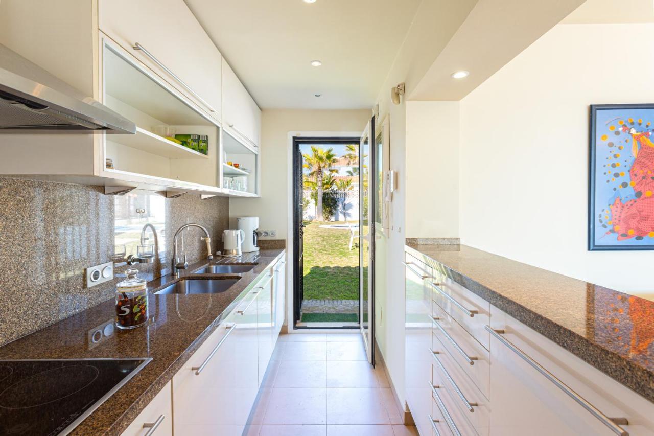 Charming Villa On The Seafront Marbella Kültér fotó