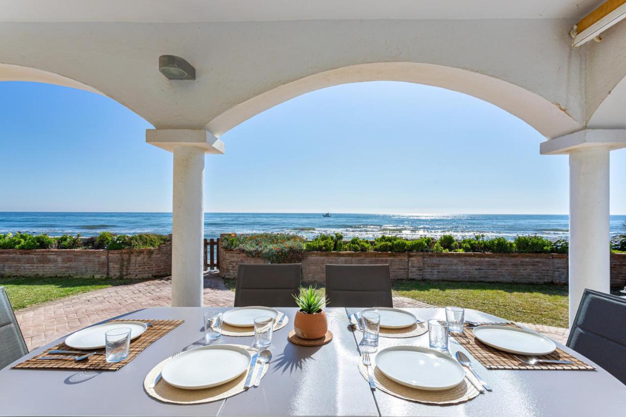 Charming Villa On The Seafront Marbella Kültér fotó