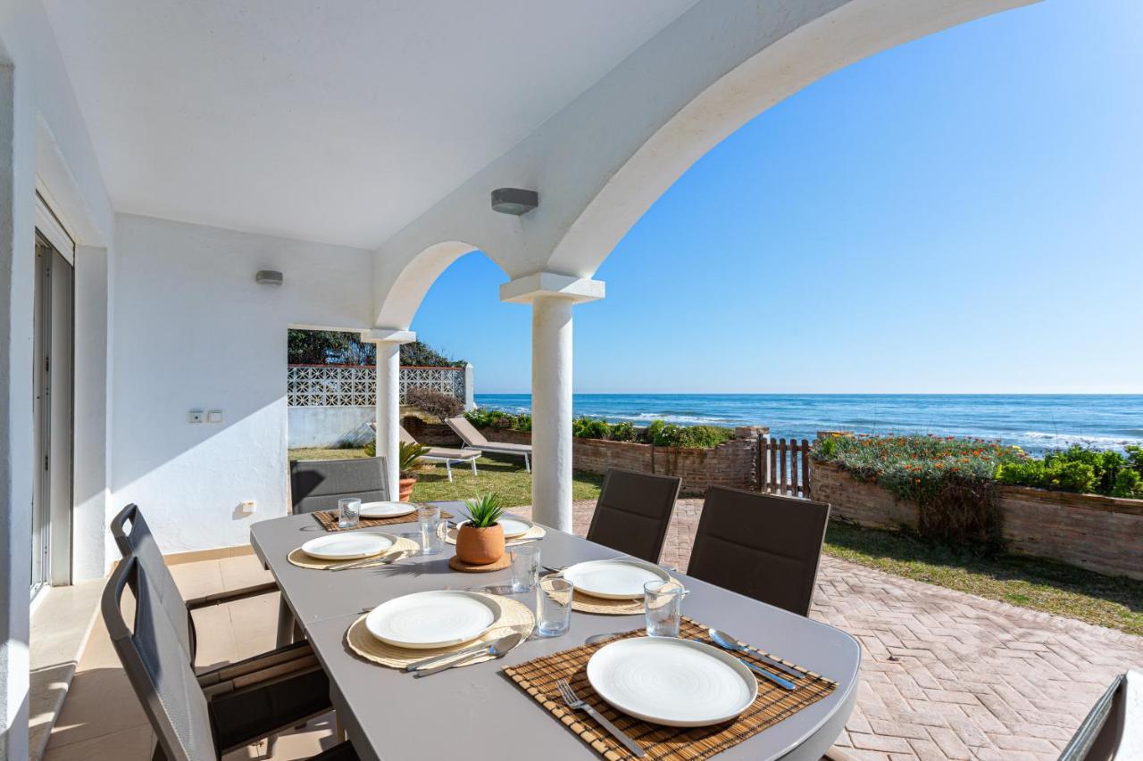 Charming Villa On The Seafront Marbella Kültér fotó