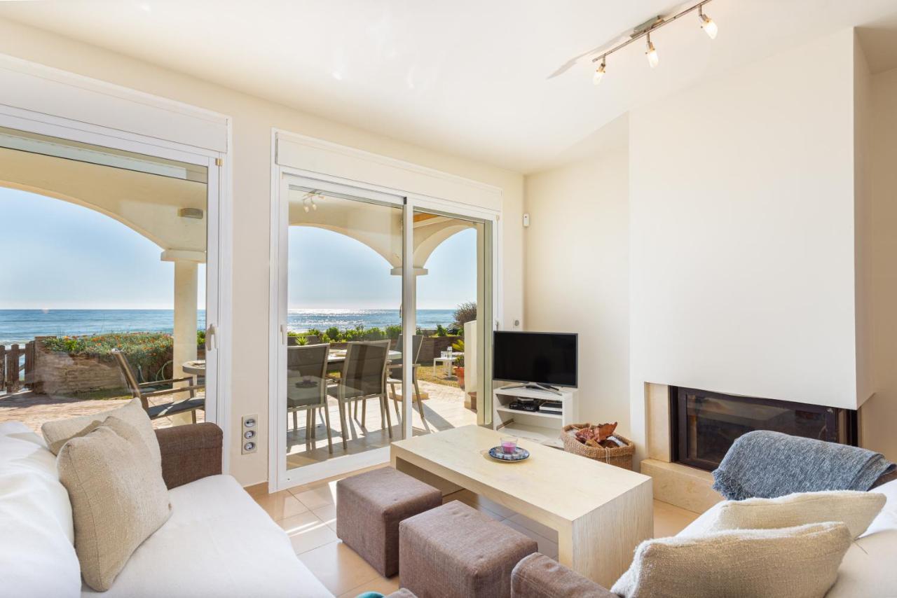 Charming Villa On The Seafront Marbella Kültér fotó