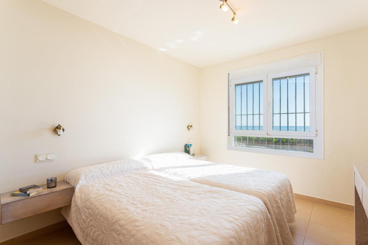 Charming Villa On The Seafront Marbella Kültér fotó
