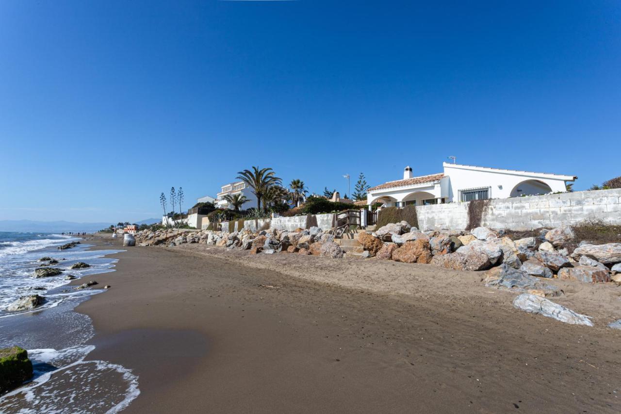 Charming Villa On The Seafront Marbella Kültér fotó