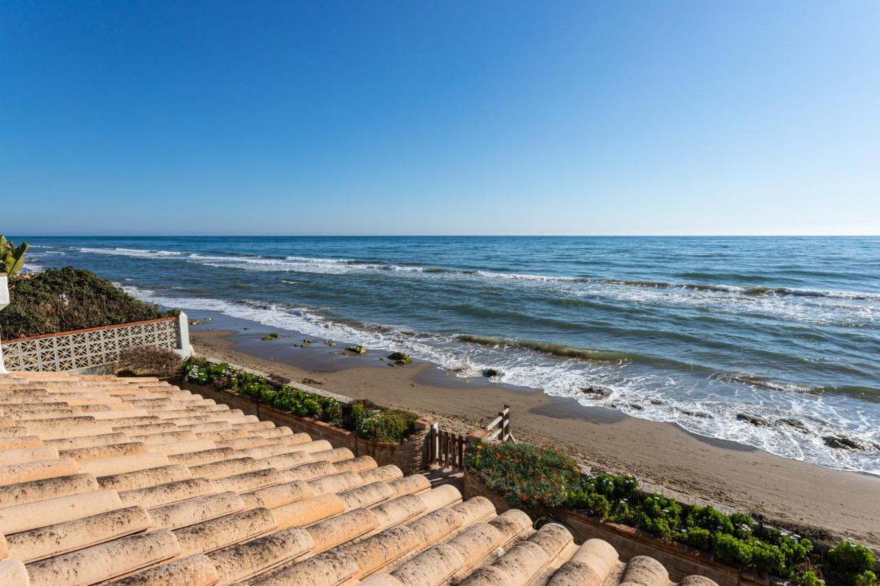 Charming Villa On The Seafront Marbella Kültér fotó