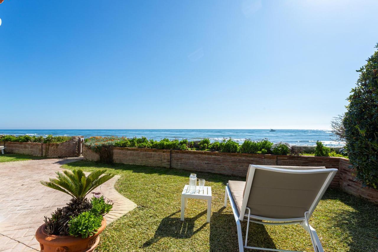 Charming Villa On The Seafront Marbella Kültér fotó