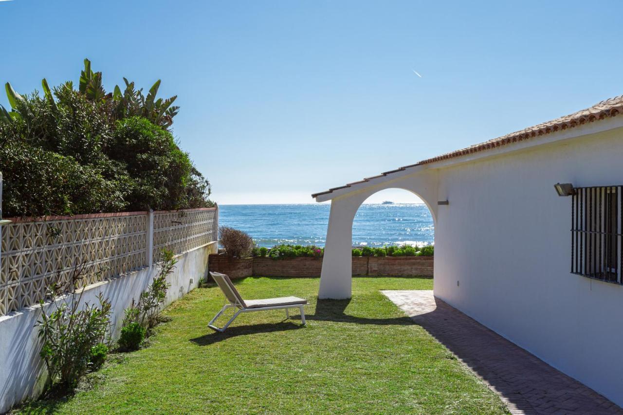 Charming Villa On The Seafront Marbella Kültér fotó
