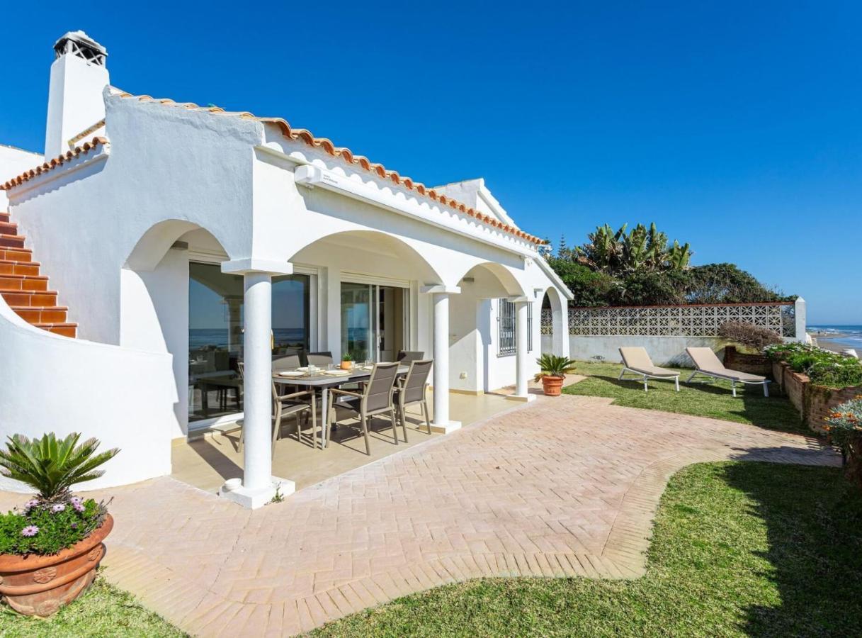 Charming Villa On The Seafront Marbella Kültér fotó