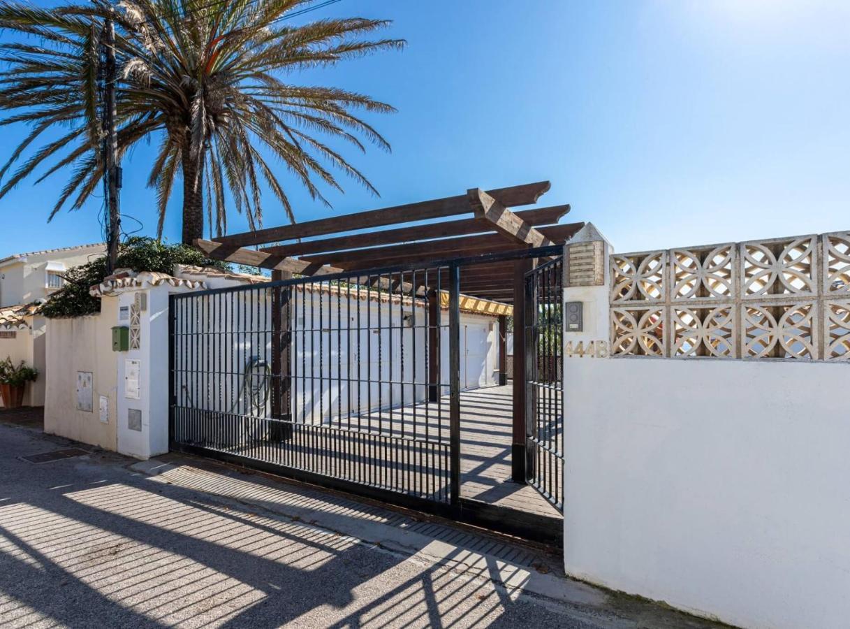 Charming Villa On The Seafront Marbella Kültér fotó