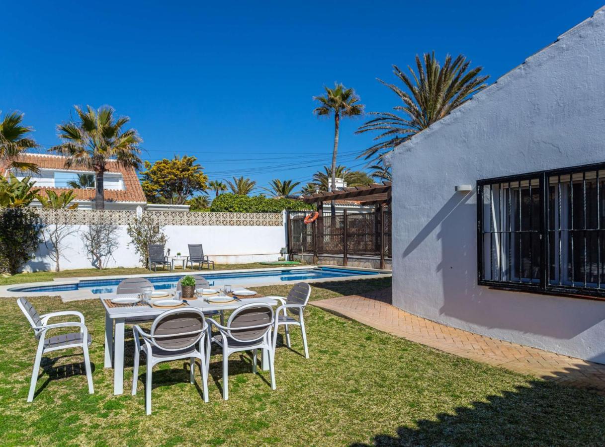 Charming Villa On The Seafront Marbella Kültér fotó