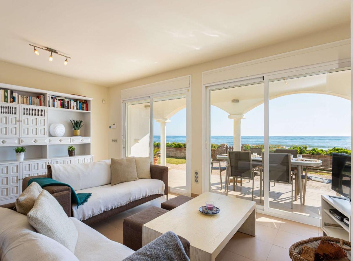 Charming Villa On The Seafront Marbella Kültér fotó