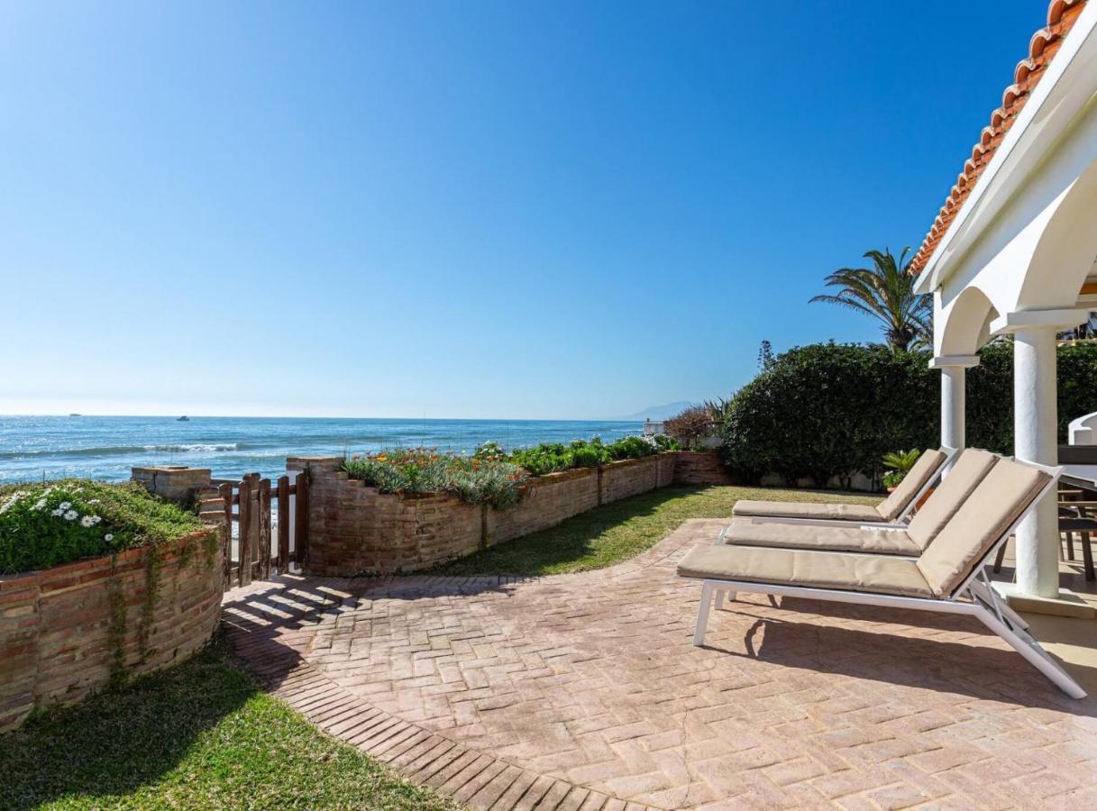 Charming Villa On The Seafront Marbella Kültér fotó