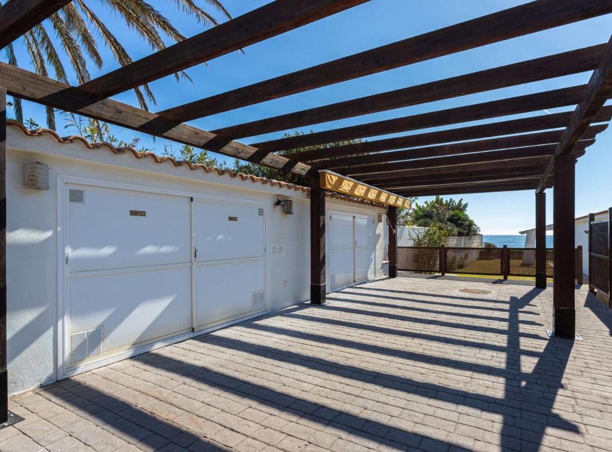Charming Villa On The Seafront Marbella Kültér fotó